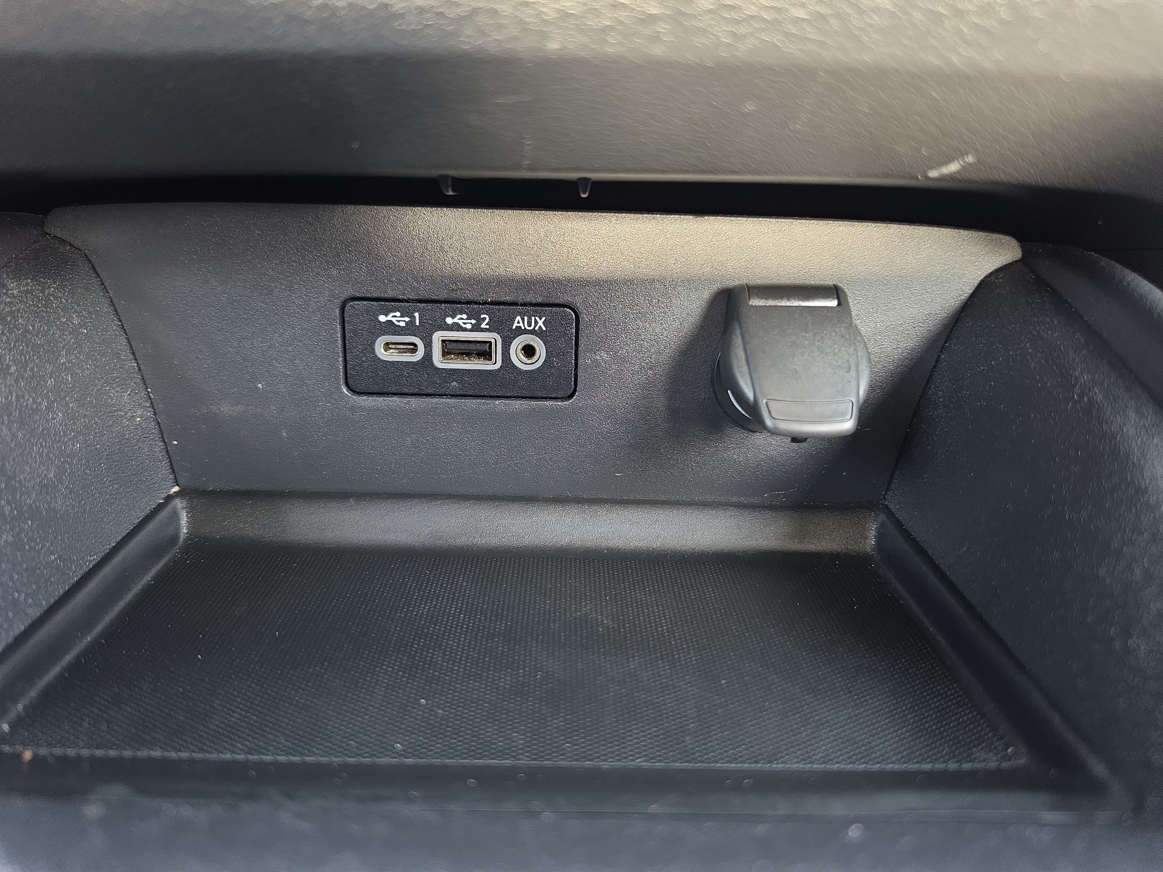 Used 2025 Nissan Altima 2.5 SV FWD image 29