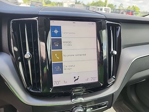 Used 2021 Volvo XC60 T5 Momentum w/ Climate Package image 27