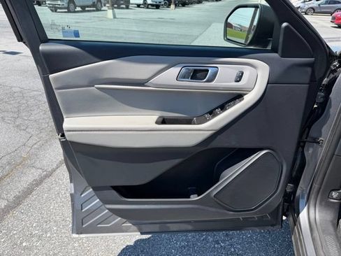 Certified 2025 Ford Explorer Active w/ Active Comfort Package AWD/4WD image 13