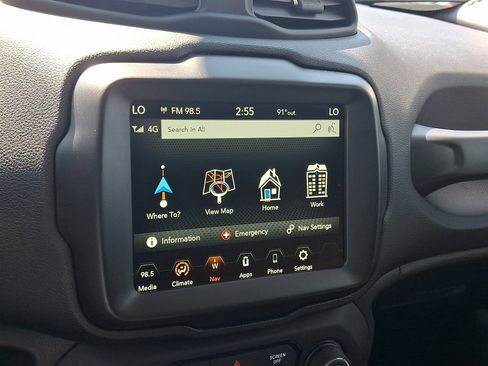 Used 2022 Jeep Renegade Latitude AWD/4WD image 17