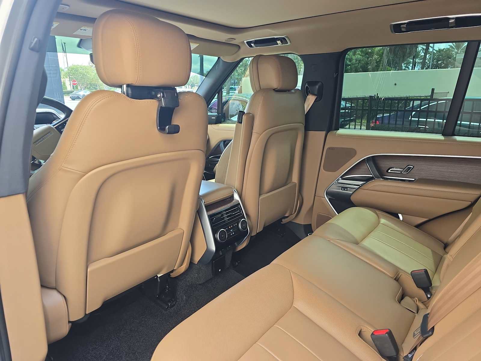 Used 2025 Land Rover Range Rover SE AWD/4WD image 10