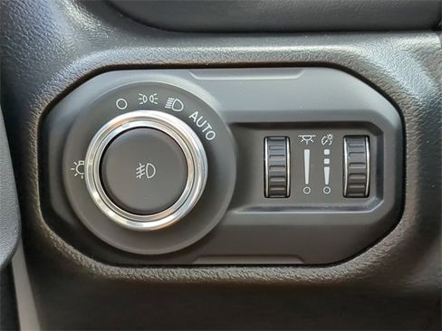 Used 2022 Jeep Wrangler Unlimited Sahara image 30