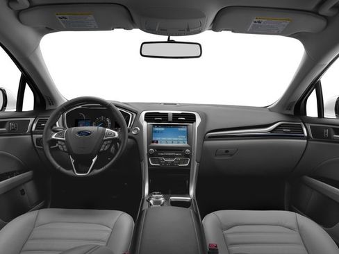 Used 2017 Ford Fusion SE FWD image 8