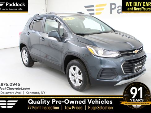 Used 2021 Chevrolet Trax LT w/ Driver Confidence Package AWD/4WD image 1