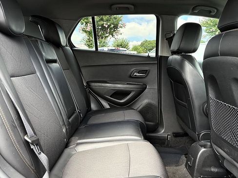 Used 2021 Chevrolet Trax LT w/ Driver Confidence Package FWD image 11