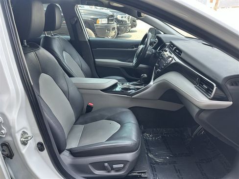 Used 2020 Toyota Camry XLE w/ Carpet Mat Package FWD image 39