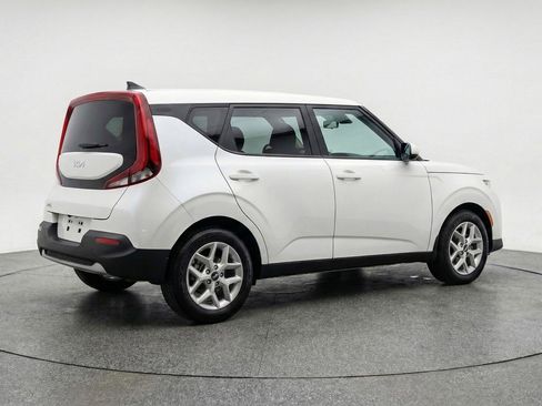 Used 2025 Kia Soul LX w/ LX Technology Package image 9