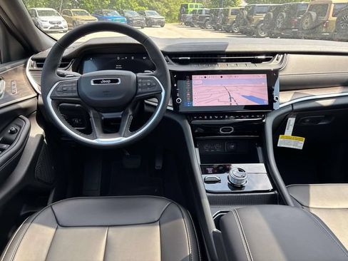 New 2026 Jeep Grand Cherokee Limited w/ Limited Altitude Package AWD/4WD image 8