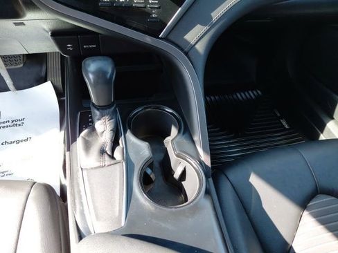 Used 2018 Toyota Camry SE image 11