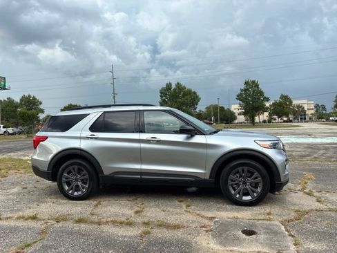 Used 2023 Ford Explorer XLT w/ Equipment Group 202A AWD/4WD image 2