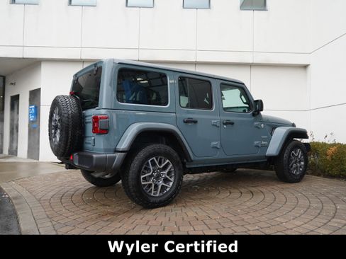 Used 2024 Jeep Wrangler Sahara image 3