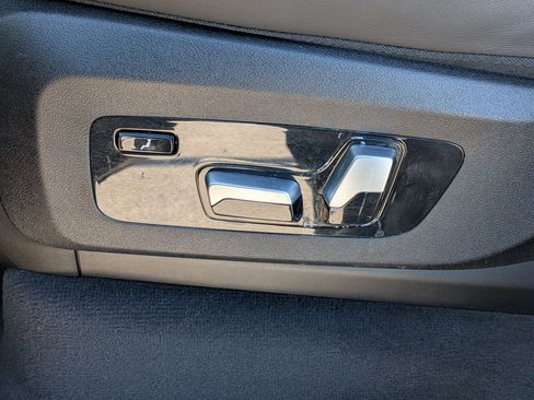 Used 2023 BMW X7 xDrive40i w/ Executive Package image 33