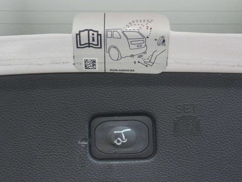 Used 2016 Ford Edge Titanium w/ Canadian Touring Package image 17