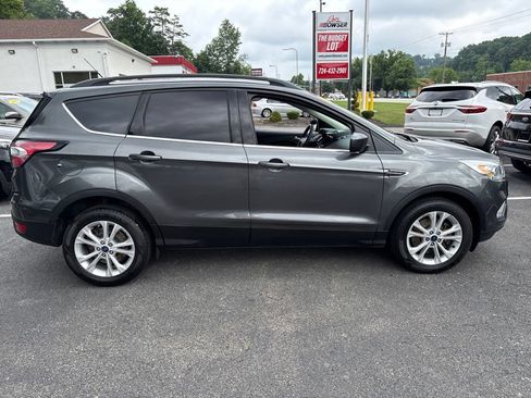 Used 2017 Ford Escape SE w/ Equipment Group 201A AWD/4WD image 6