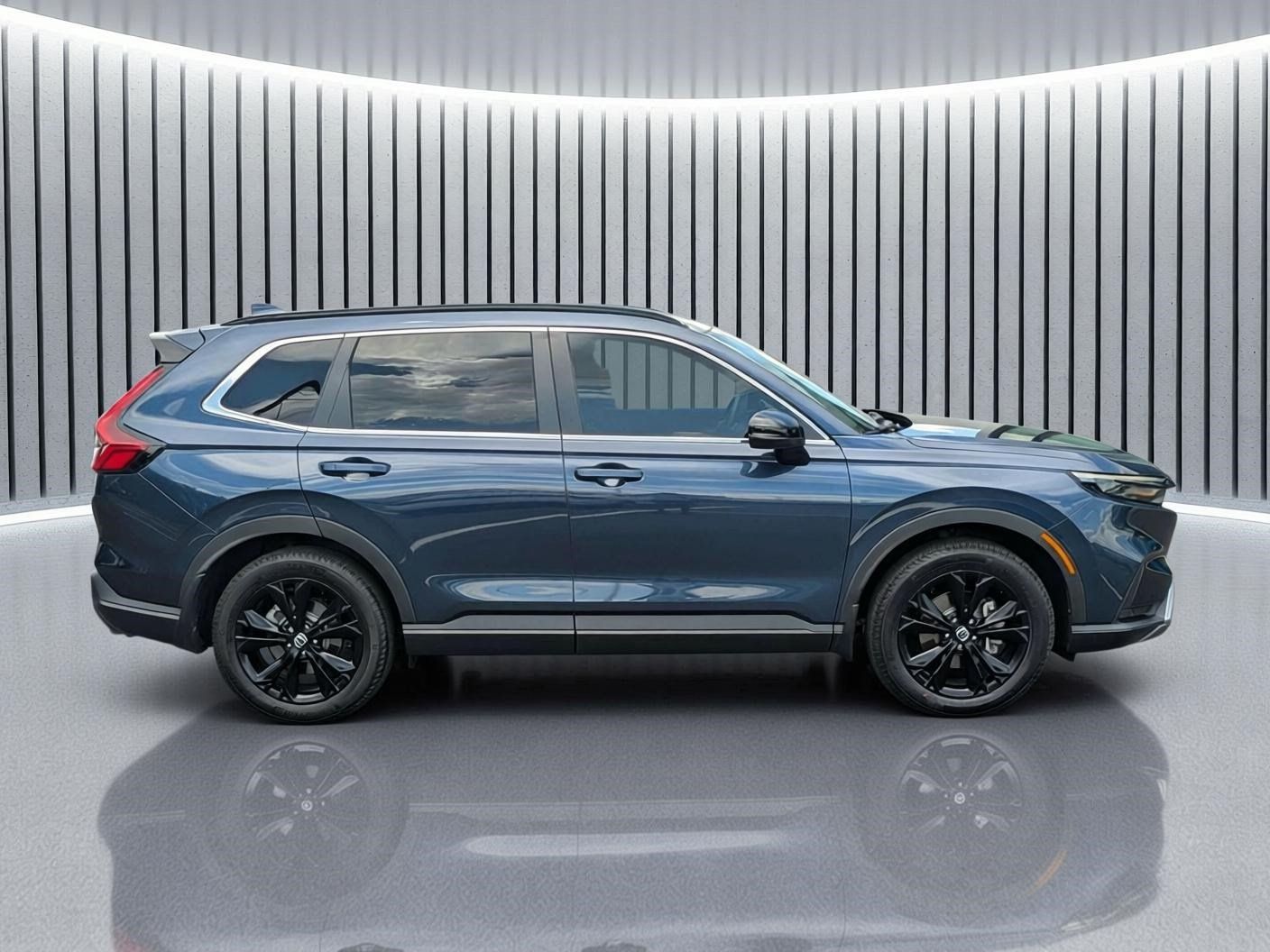 Used 2024 Honda CR-V Sport Touring image 3