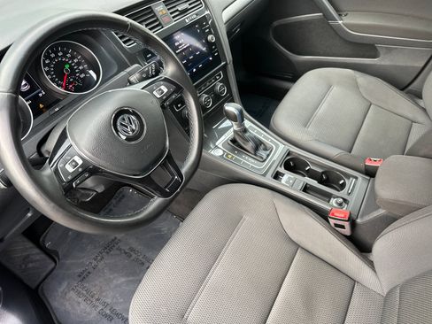 Used 2019 Volkswagen e-Golf SE w/ Driver Assistance Package image 10