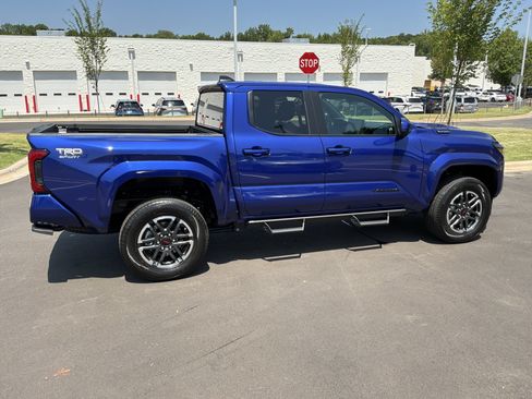 Used 2025 Toyota Tacoma TRD Sport AWD/4WD image 11