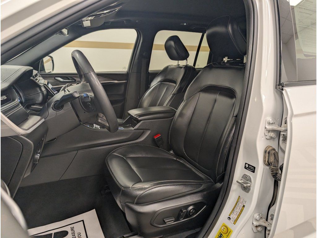 Used 2024 Jeep Grand Cherokee Limited 4xe AWD/4WD image 8