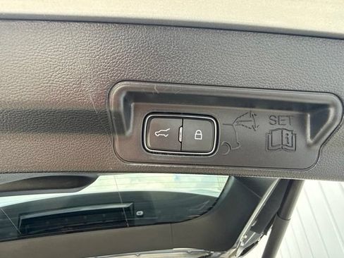 Used 2022 Ford Explorer XLT w/ Equipment Group 202A RWD image 13
