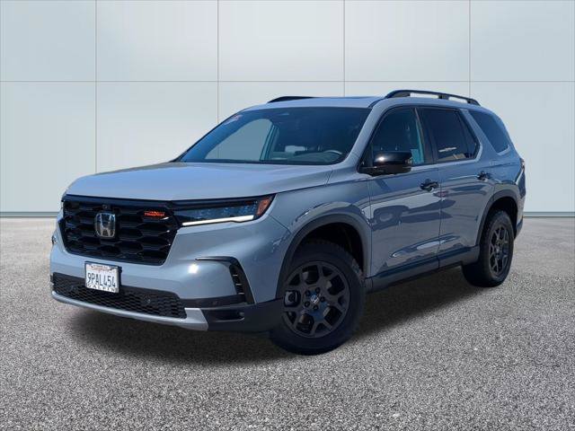 Used 2025 Honda Pilot TrailSport image 1
