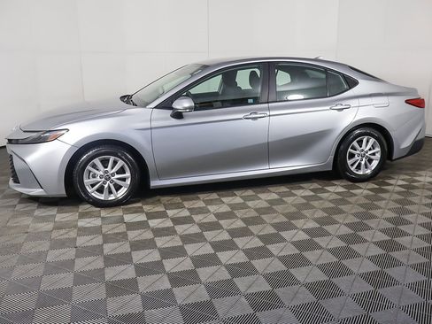 Used 2025 Toyota Camry LE image 15