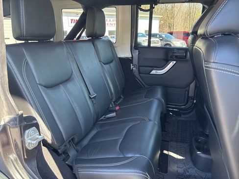 Used 2016 Jeep Wrangler Unlimited Rubicon image 19