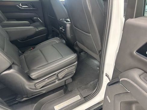 Used 2025 GMC Yukon Denali image 31