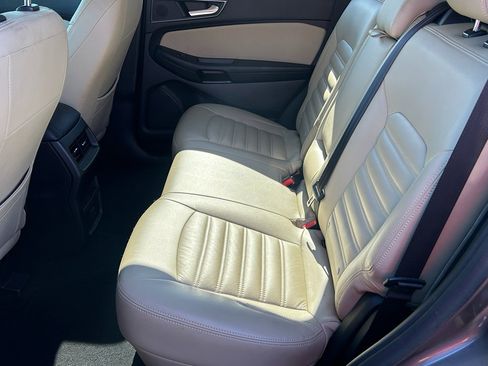 Used 2019 Ford Edge SE image 26