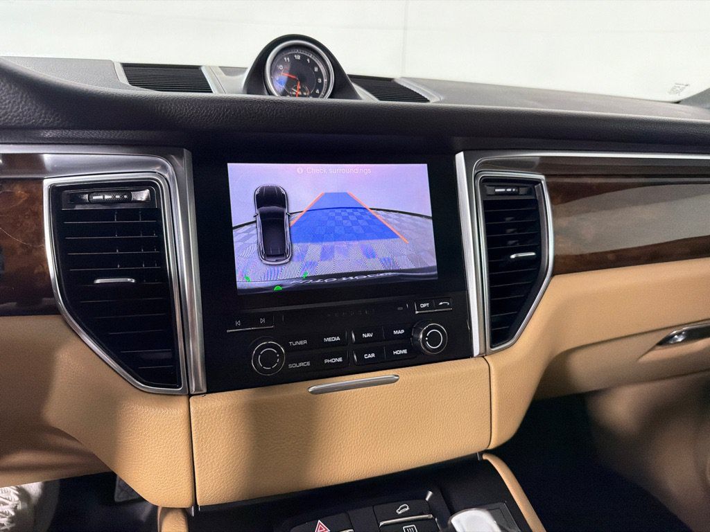 Used 2018 Porsche Macan AWD/4WD image 18