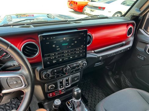 Used 2018 Jeep Wrangler Rubicon AWD/4WD image 13