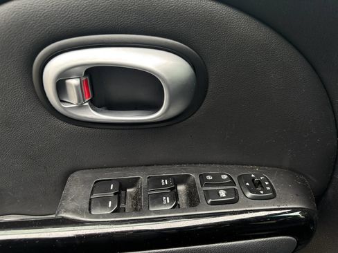 Used 2015 Kia Soul ! w/ Sun & Sound Package FWD image 13