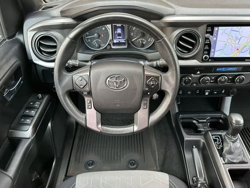 Used 2022 Toyota Tacoma TRD Off-Road w/ Technology Package image 14