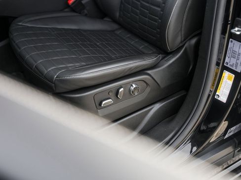 Used 2024 Cadillac Escalade Premium Luxury Platinum image 8