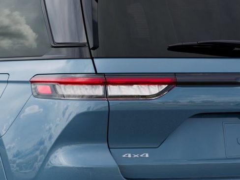 New 2026 Jeep Grand Cherokee Summit image 9