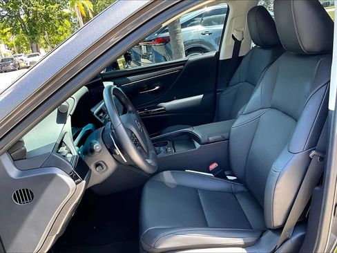 Used 2025 Lexus ES 300h w/ Premium Package FWD image 8