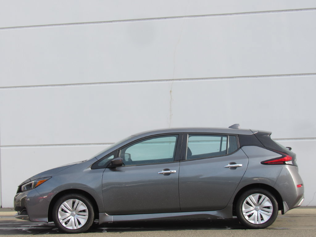 Used 2025 Nissan Leaf S FWD image 4