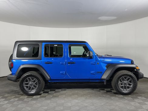 Used 2024 Jeep Wrangler Sport S image 5