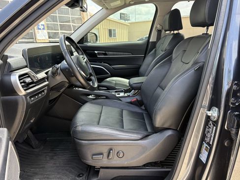 Used 2023 Kia Telluride EX w/ EX Captain's Chair Package FWD image 12