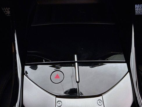Used 2025 Ferrari Purosangue AWD/4WD image 19