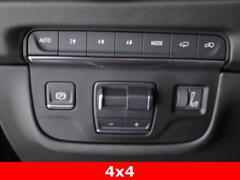 Used 2025 Cadillac Escalade ESV Sport w/ Touring Package image 31