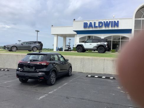 Used 2021 Nissan Kicks SV FWD image 7