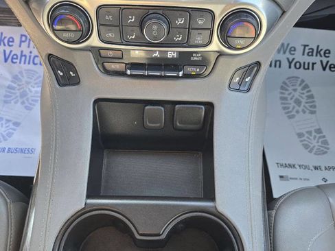 Used 2018 Chevrolet Suburban LT image 22