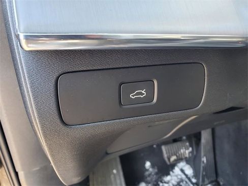 Used 2023 Volvo XC90 B5 Core w/ Protection Package Premier image 18