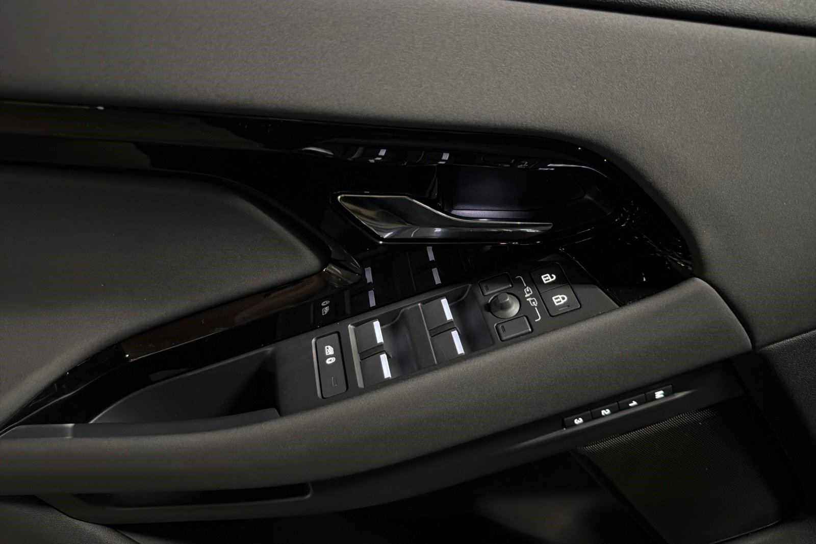 New 2026 Land Rover Range Rover Evoque S AWD/4WD image 13