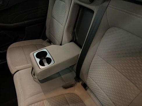 Used 2022 Ford Escape SE w/ SE Sport Appearance Package image 19