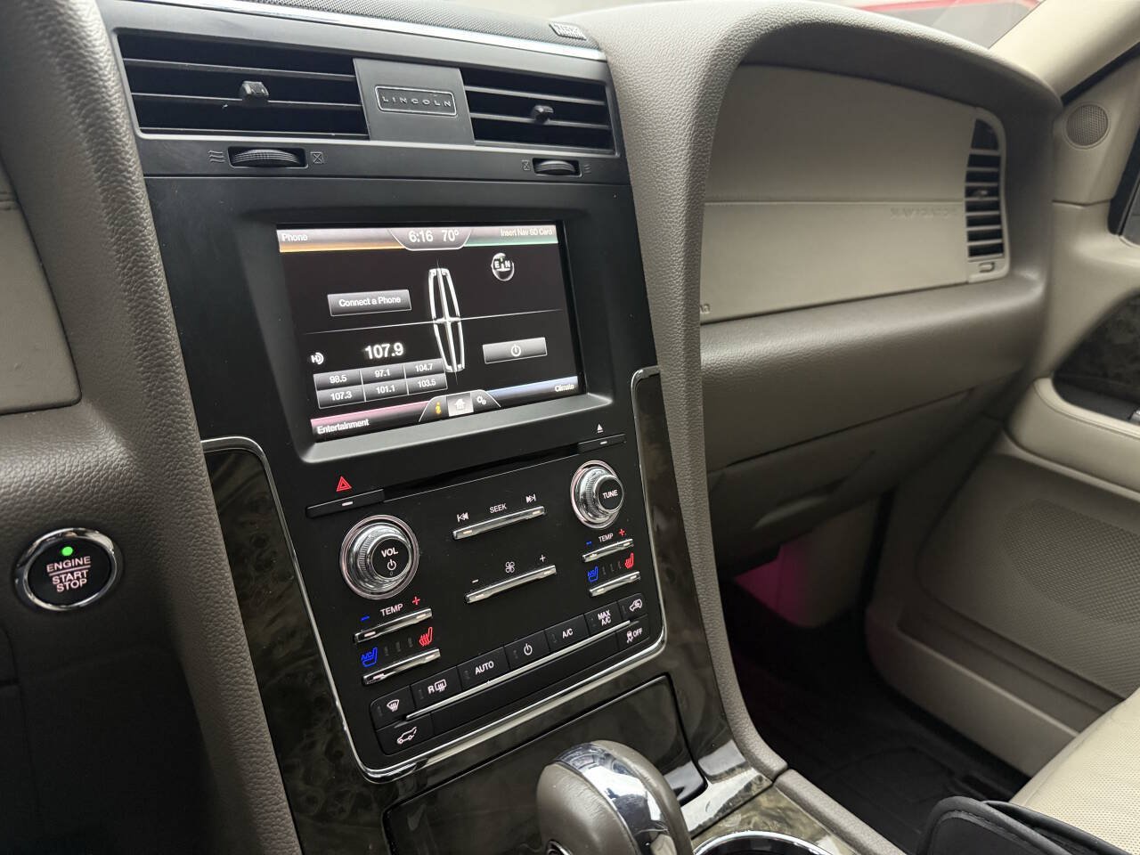 Used 2015 Lincoln Navigator 2WD image 27