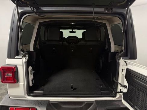 Used 2018 Jeep Wrangler Unlimited Sahara image 25