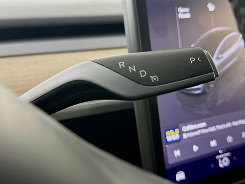 Used 2023 Tesla Model 3 Standard Range image 23