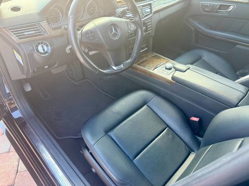 Used 2010 Mercedes-Benz E 350 4MATIC Sedan image 9