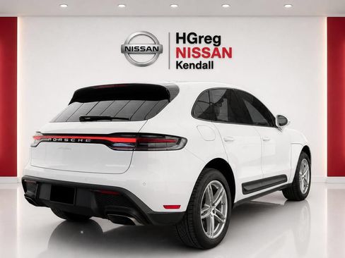 Used 2022 Porsche Macan AWD/4WD image 4